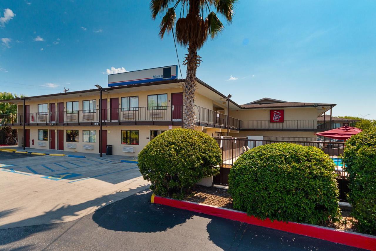 Red Roof Inn San Antonio E - Frost Bank Center Экстерьер фото