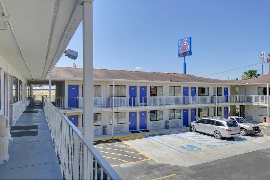 Red Roof Inn San Antonio E - Frost Bank Center Экстерьер фото